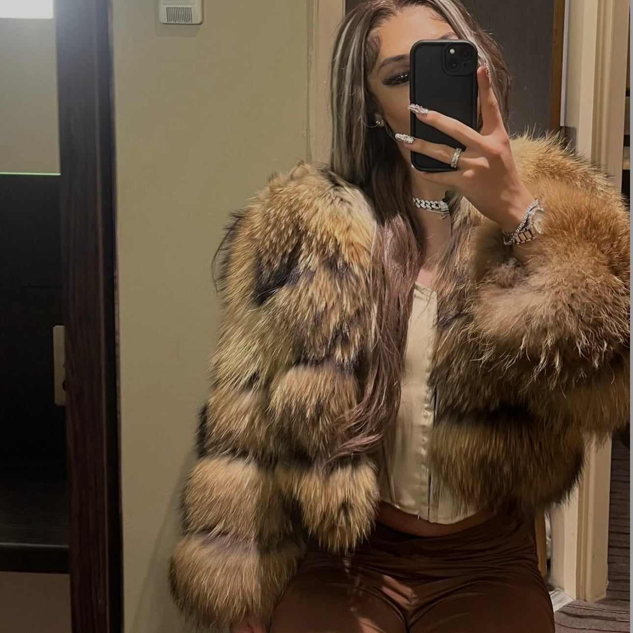 Vintage Cropped Fur Jacket – Warm Luxury in Natural Raccoon
